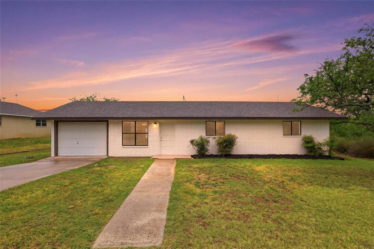 1841 Twin Oaks - Photo 1
