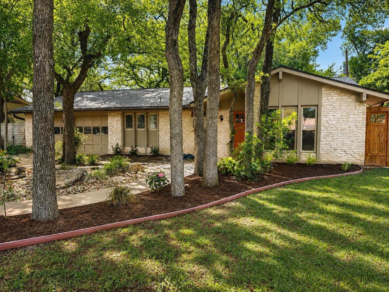 https://bt-photos.global.ssl.fastly.net/austin/1280_boomver_1_1438015-2.jpg