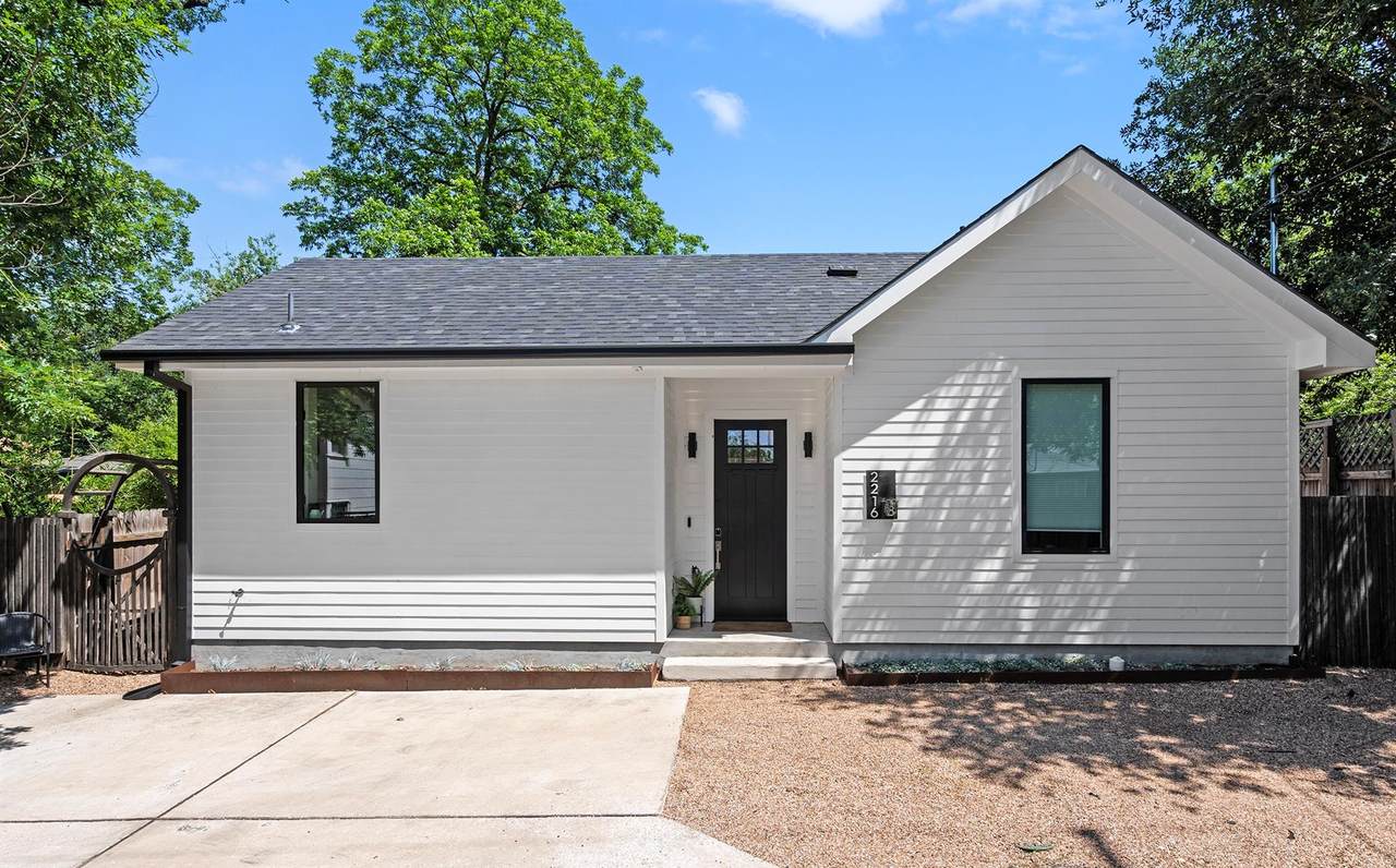 2216 Lindell Ave - Photo 1