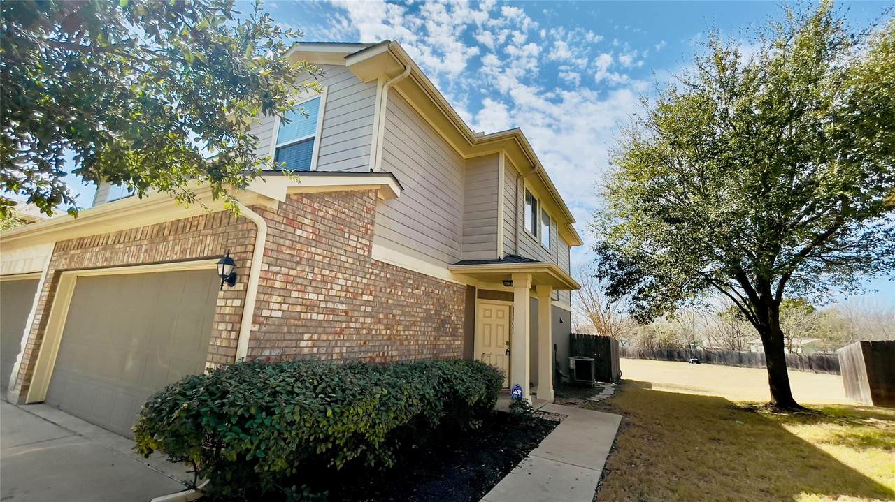 14408B Charles Dickens Dr - Photo 1