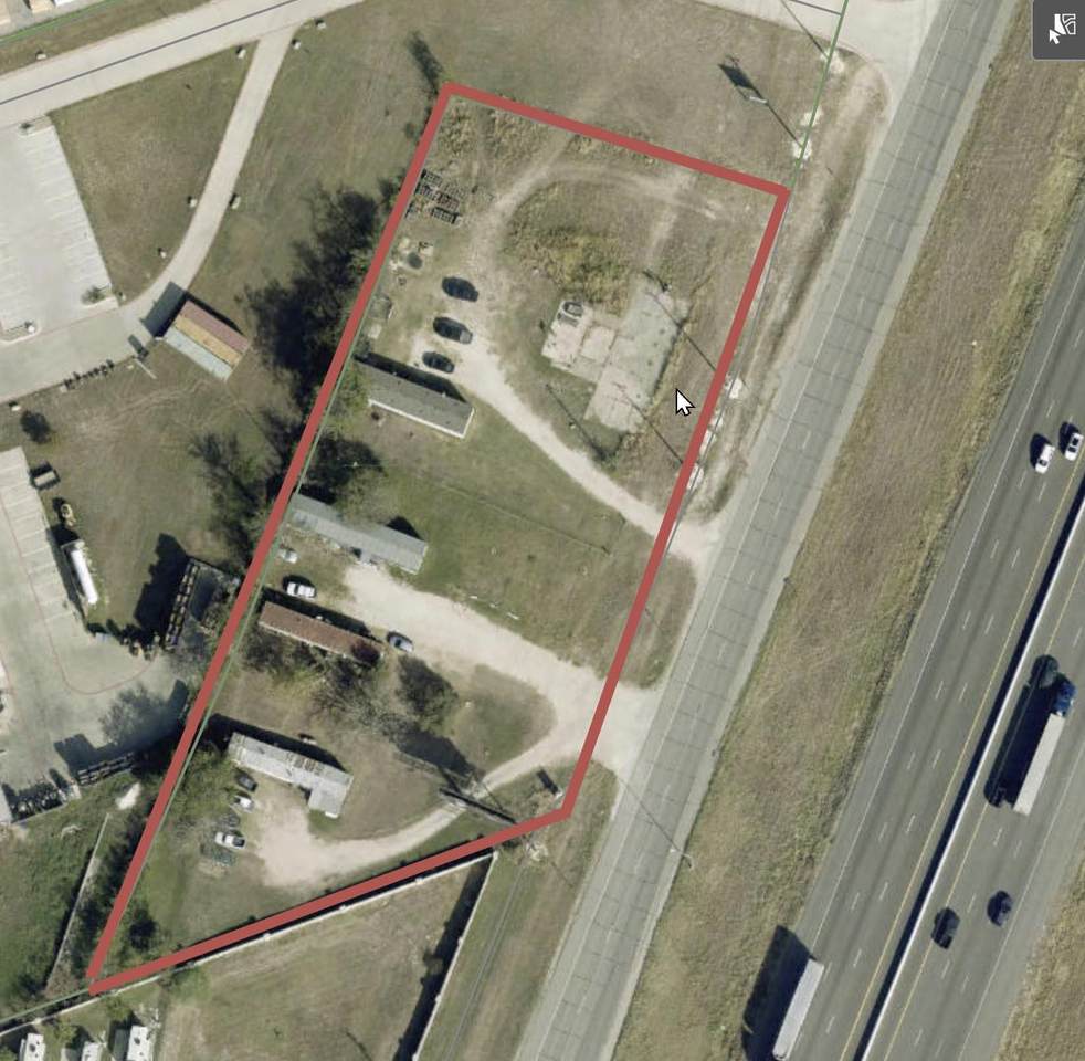 13615 Interstate 35 Highway - Photo 1