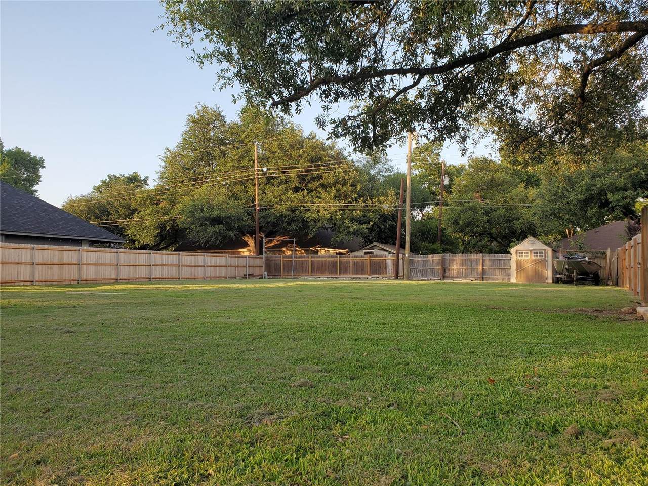 2200 Lark Ln - Photo 1