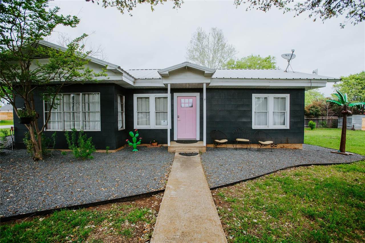 604 Pecan St - Photo 1