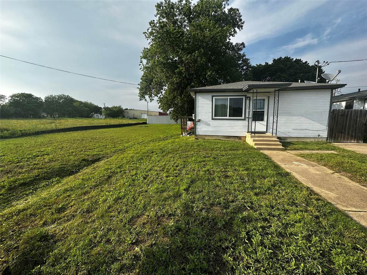 423 Avenue J Ave - Photo 1