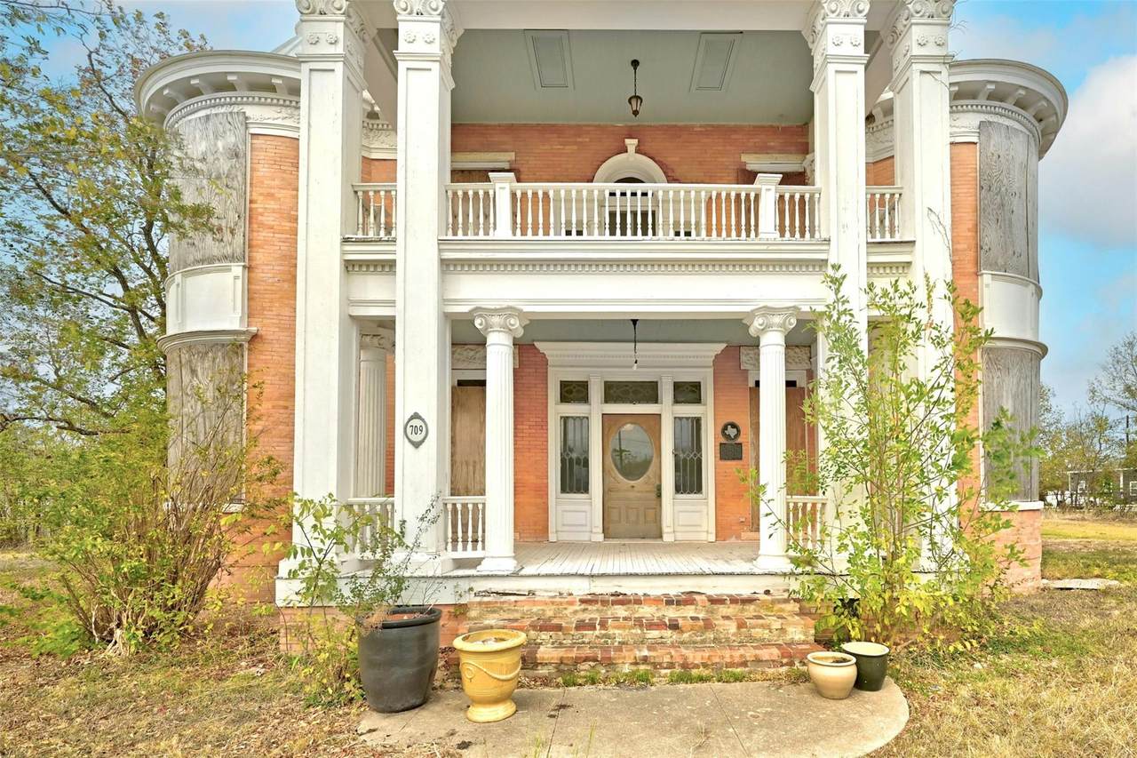 709 Lexington St - Photo 1