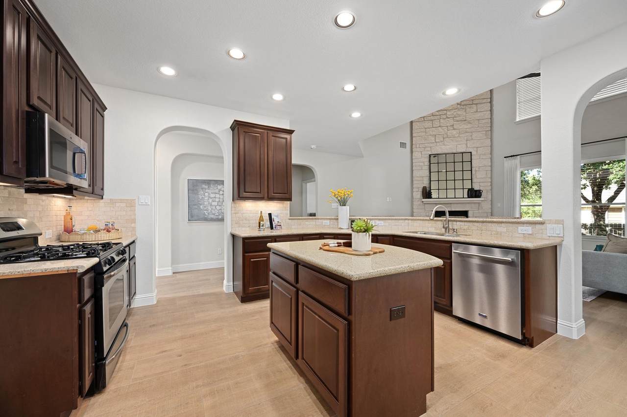 8620 Alophia Dr - Photo 1