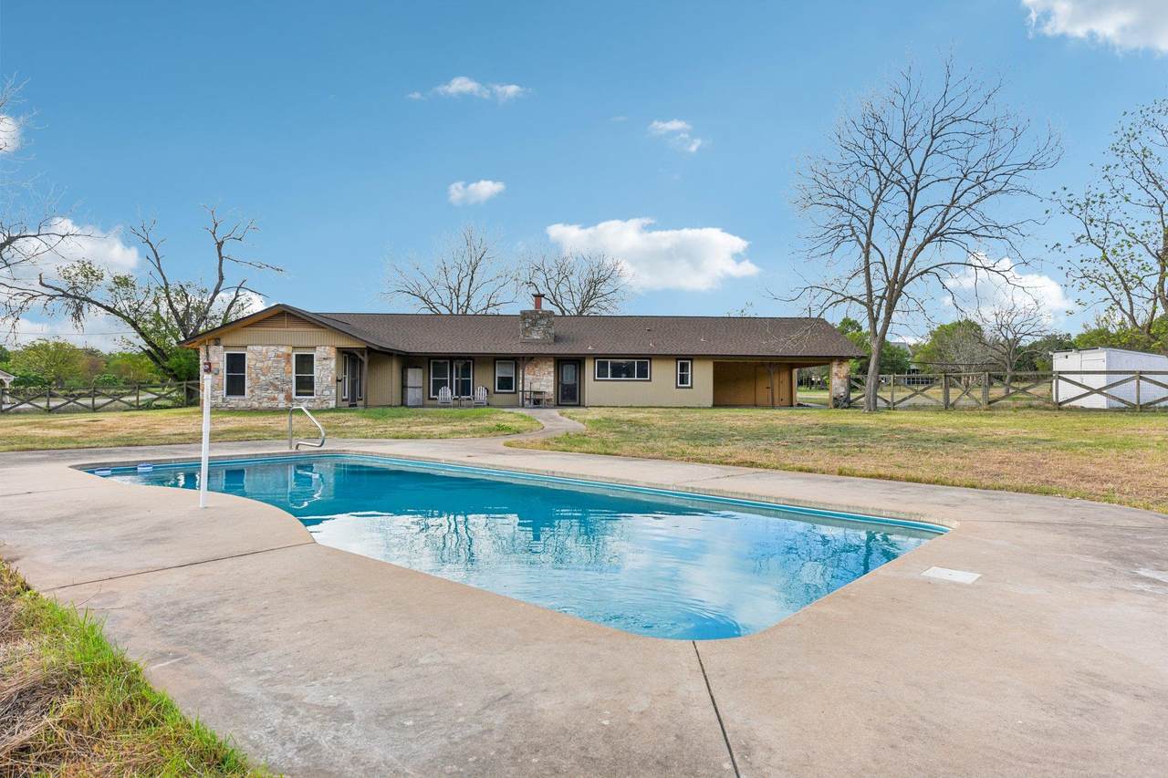 504 Buckaroo Trl - Photo 1