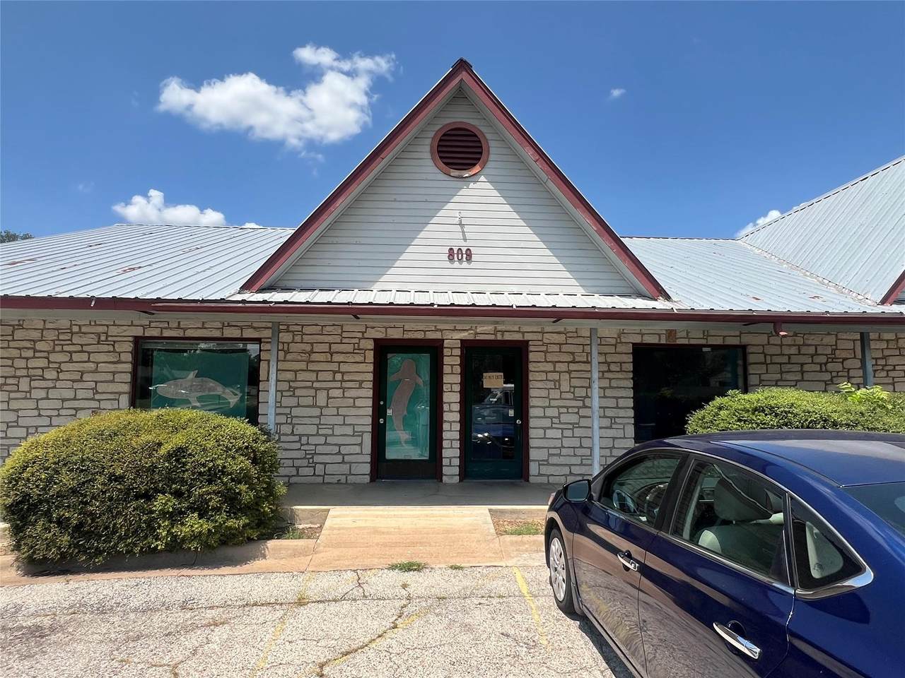 809 M L King Jr Dr - Photo 1