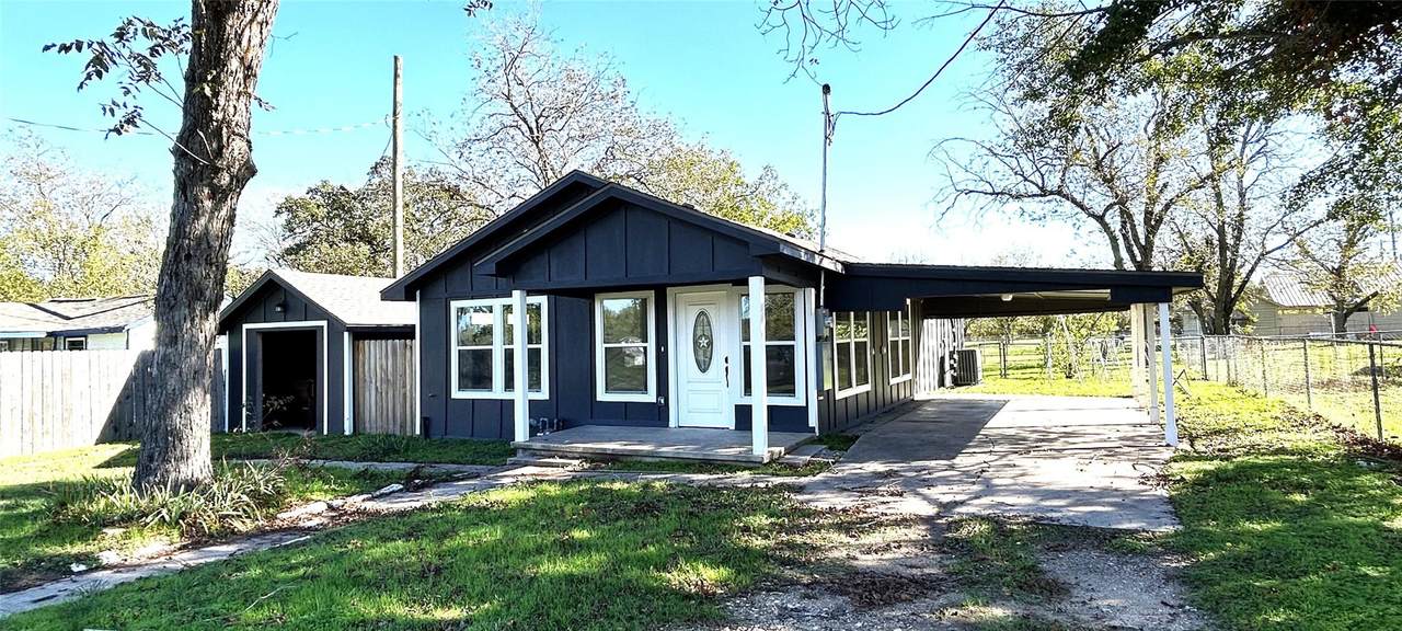 635 White Ave - Photo 1