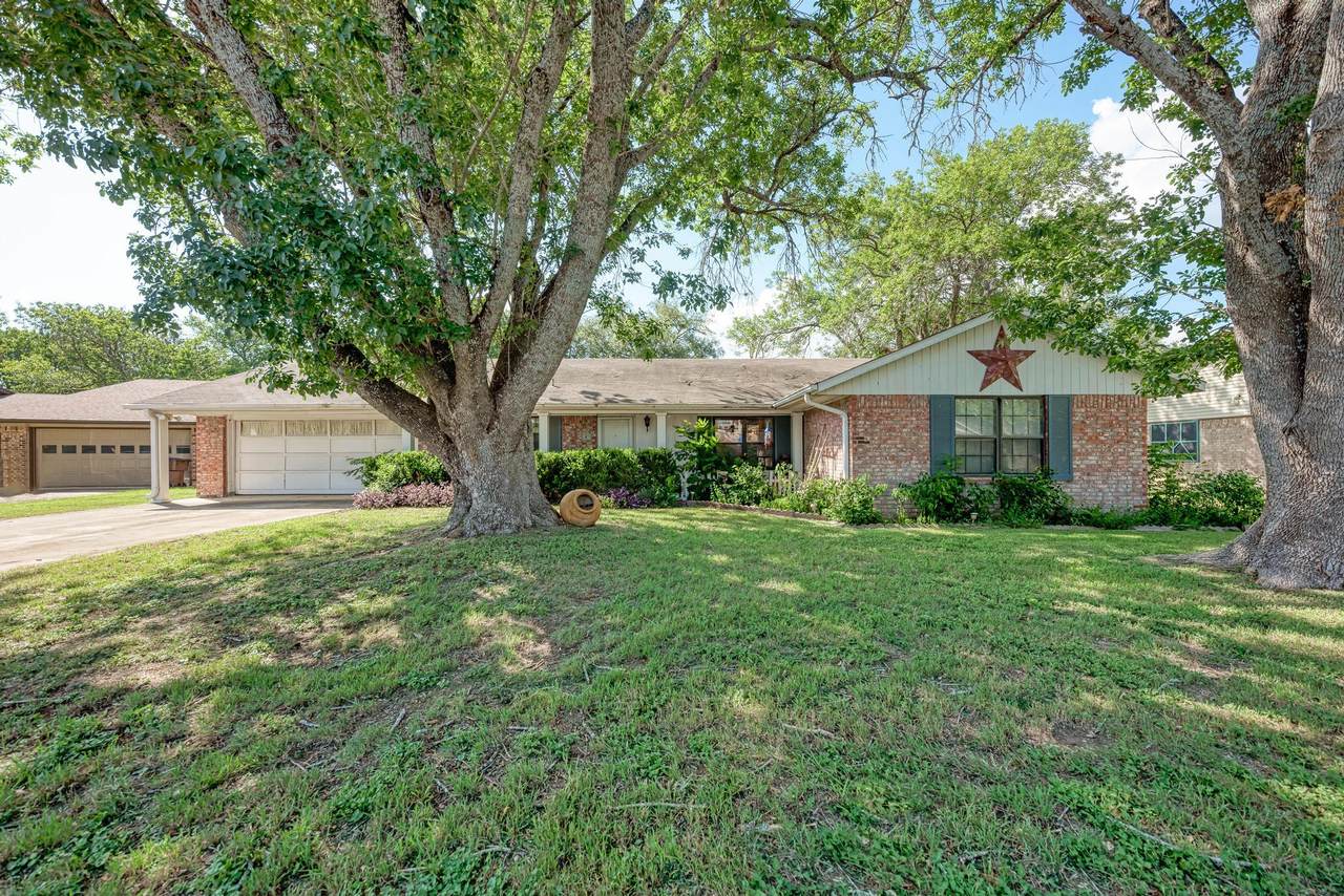 807 Ross Cir - Photo 1