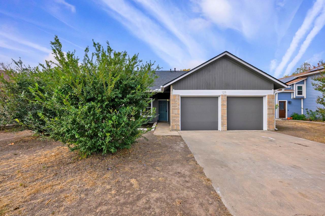 1211 York Castle Dr - Photo 1