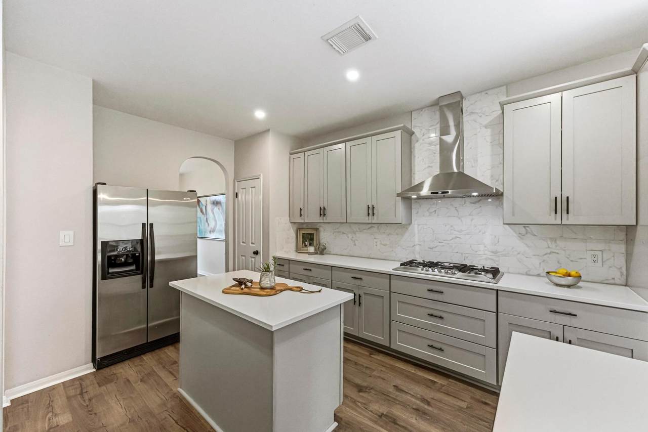 11200 Savin Hill Ln - Photo 1