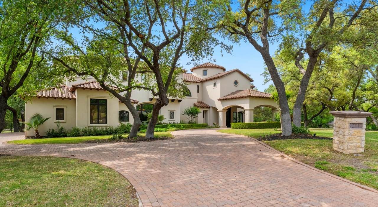 201 Costa Bella Dr - Photo 1