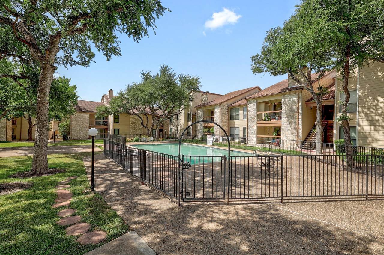8600 Fathom Cir - Photo 1