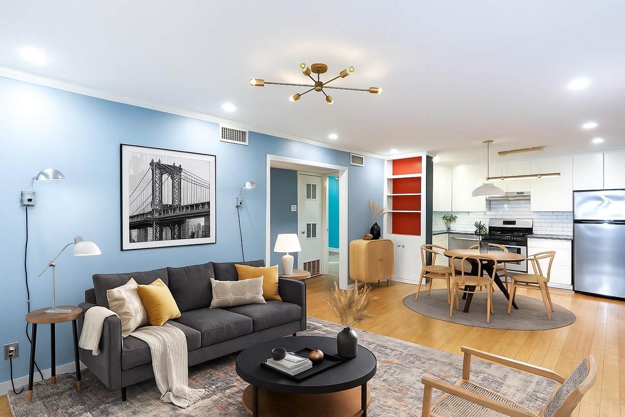 1304 Summit St - Photo 1