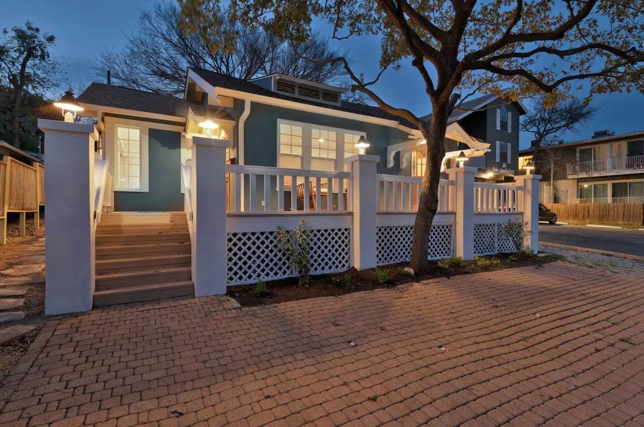 1212 Baylor St - Photo 1