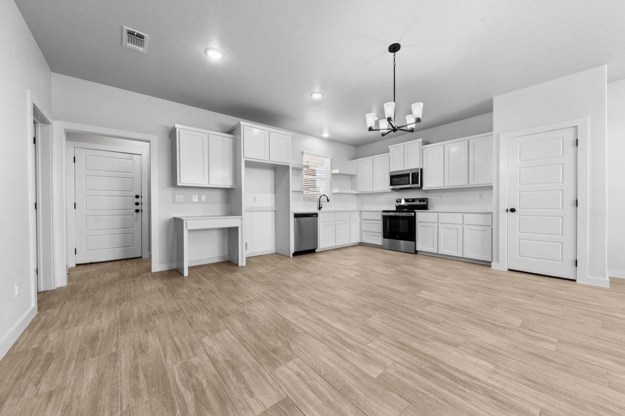 4627 Kings Crossing Blvd - Photo 1