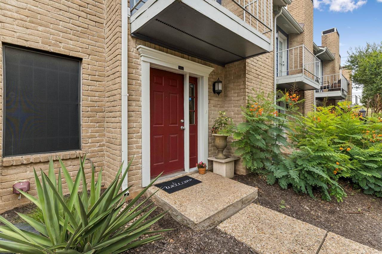 842 Banister Ln - Photo 1