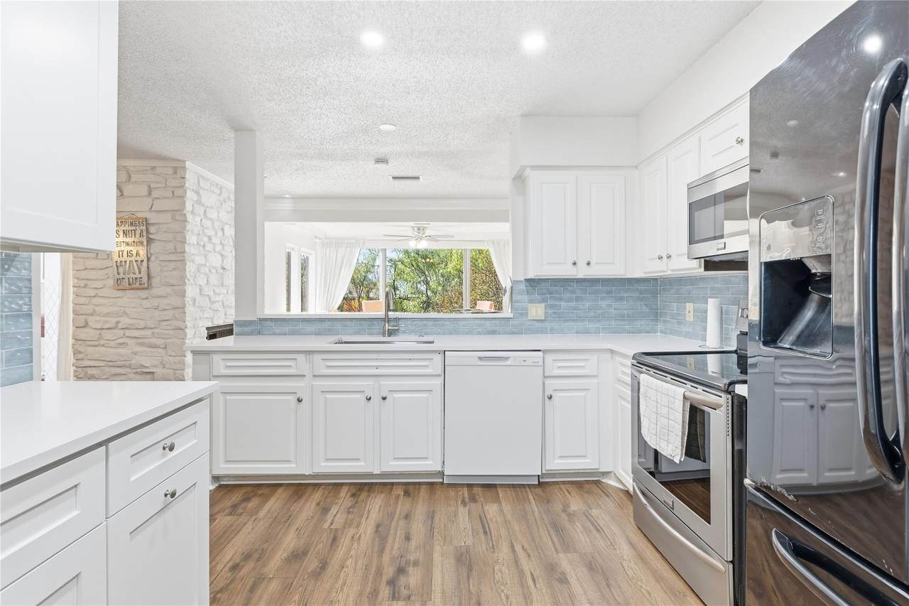 113 World Of Tennis Sq - Photo 1