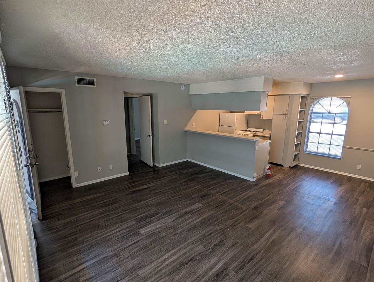 101 33rd St - Photo 1