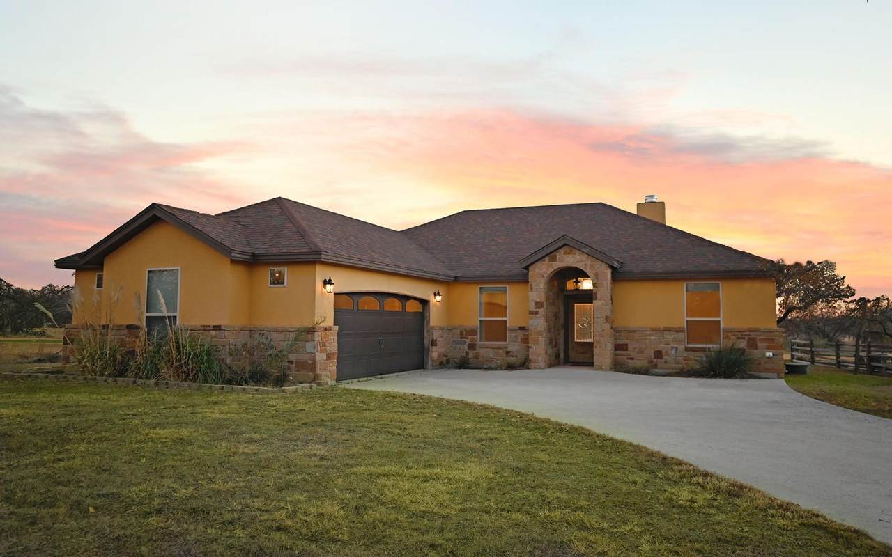 110 Chaumont St - Photo 1