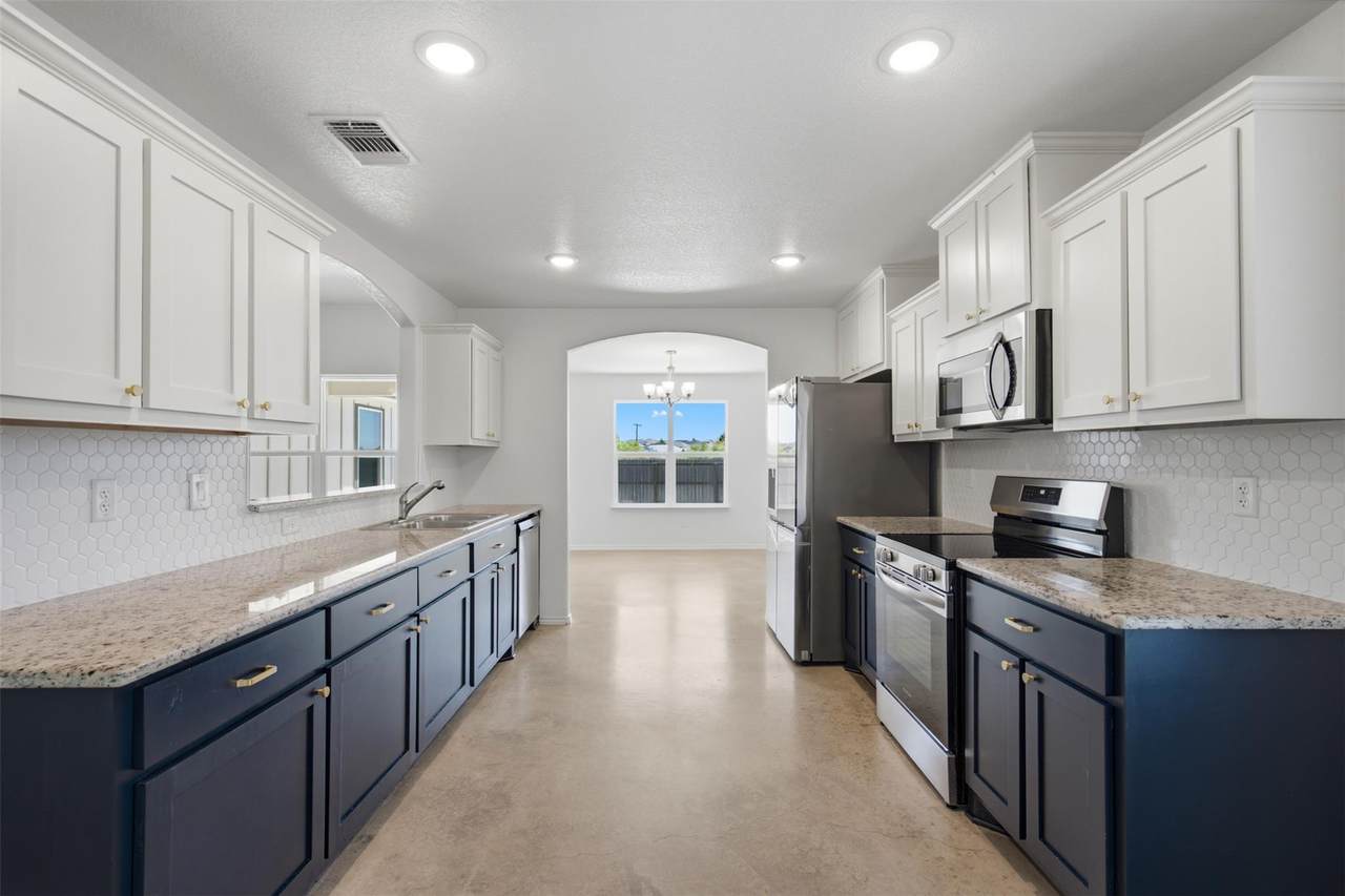 6606 Muggle Ave - Photo 1