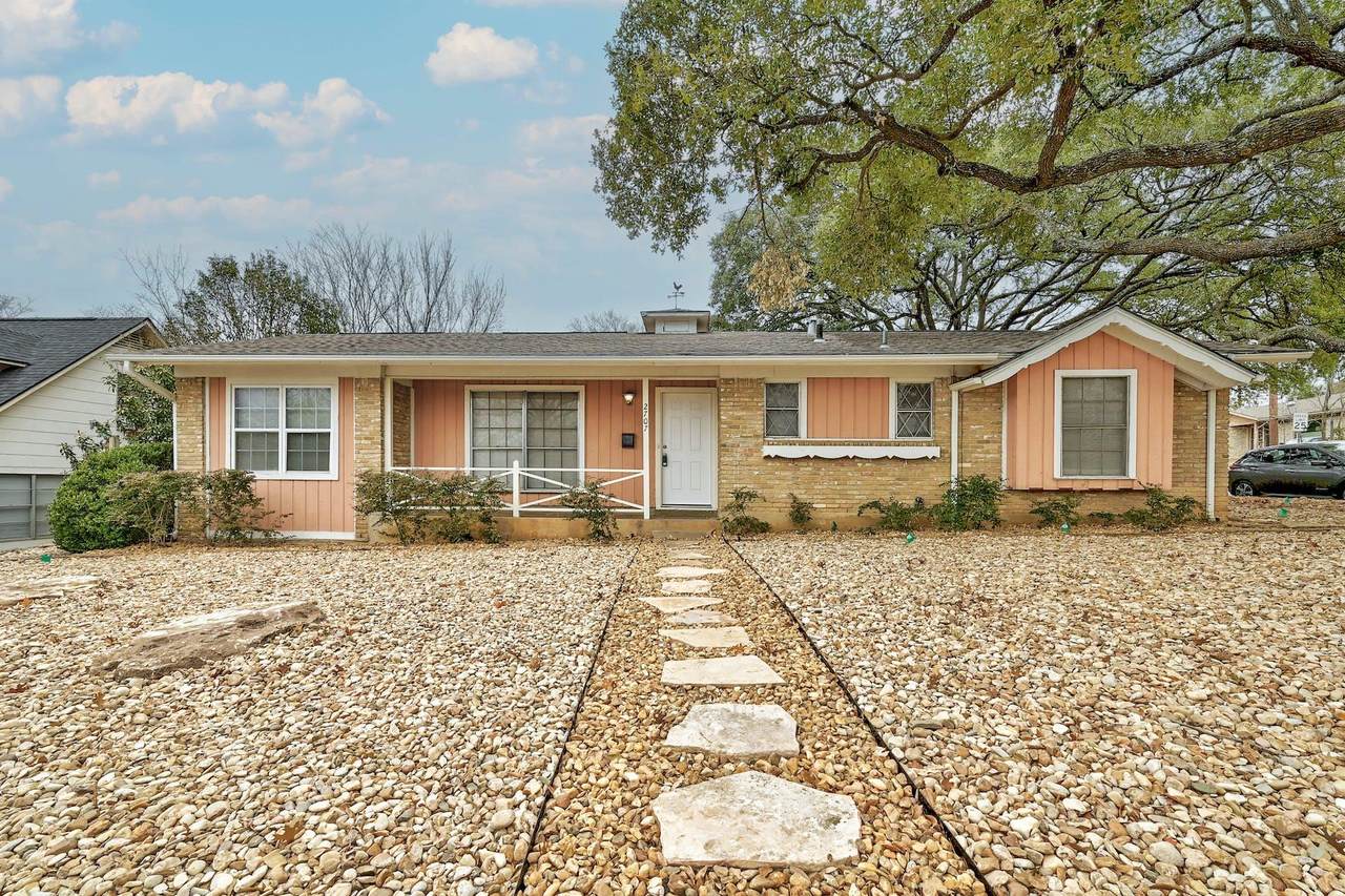 2707 East Side Dr - Photo 1