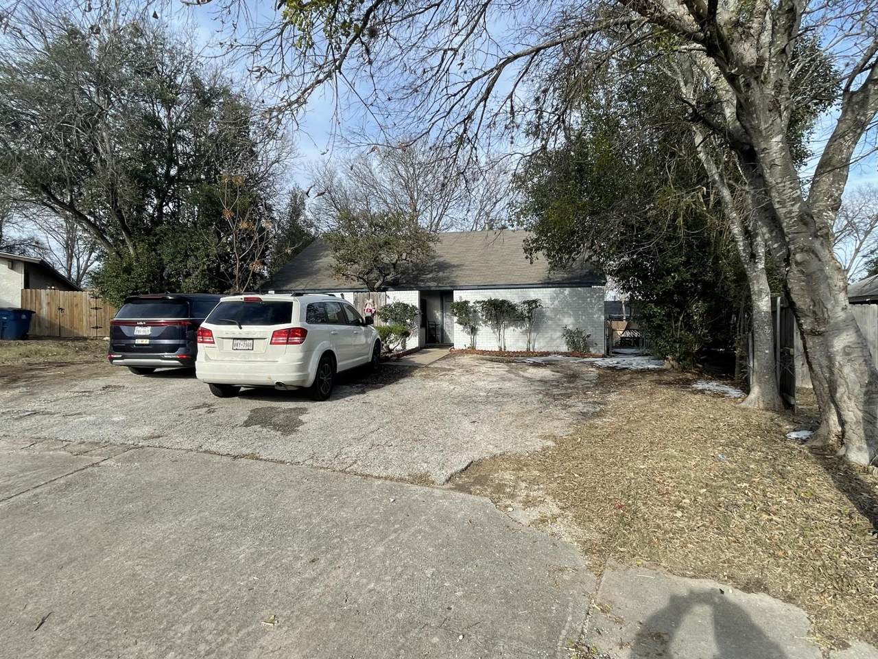 806 Plumpton Dr - Photo 1