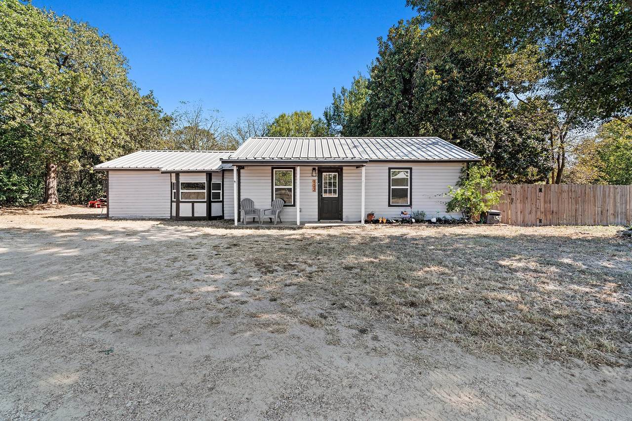 902 Miller St - Photo 1