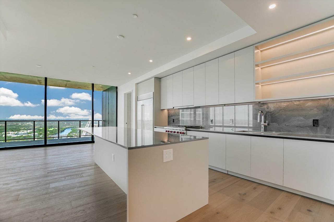 610 Davis St - Photo 1