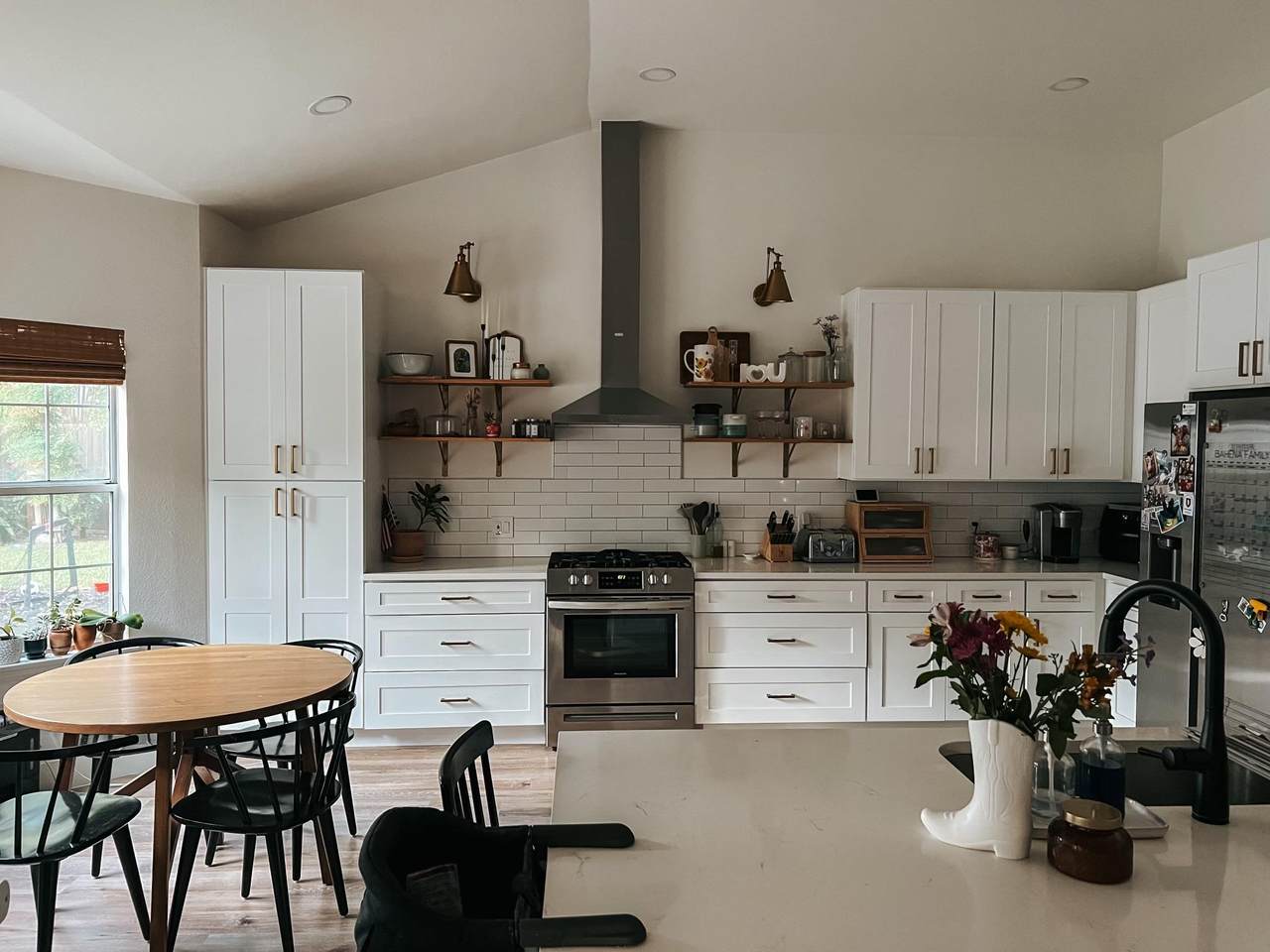 1000 Blue Bird Ct - Photo 1