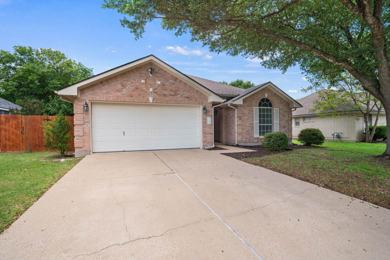 1106 Woodview Dr - Photo 1