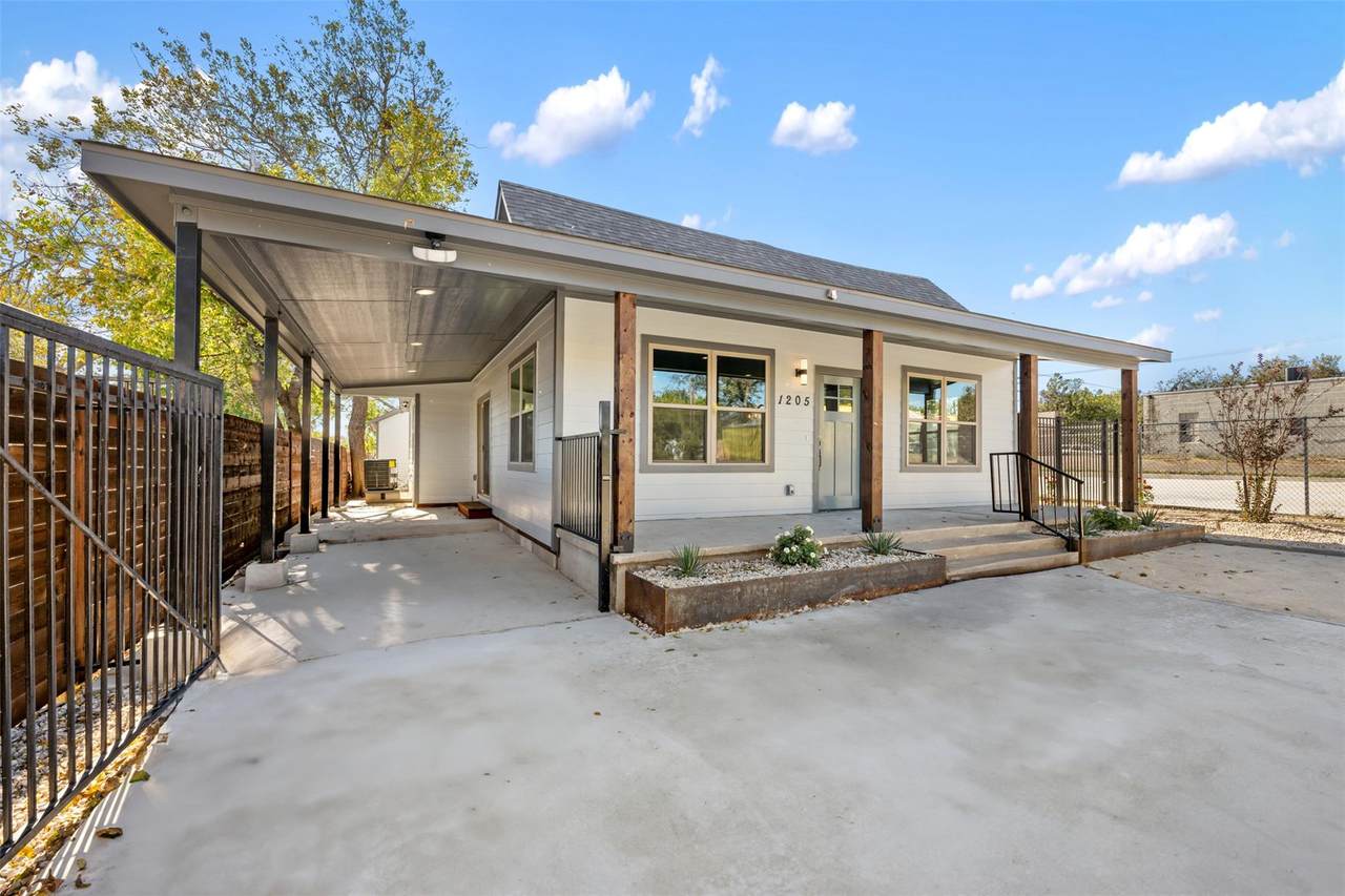 1205 Avenue G - Photo 1