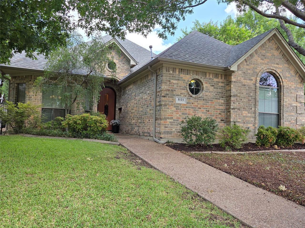 1121 Gabriel Ln - Photo 1