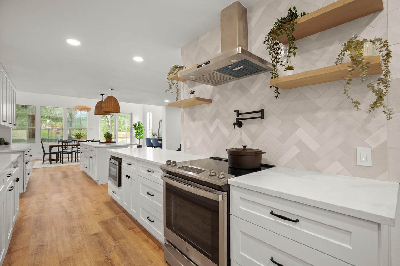 10100 Rocking Horse Rd - Photo 1