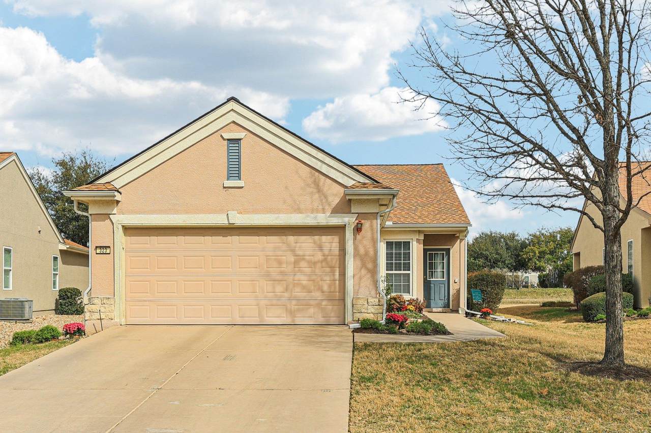 323 Crockett Loop - Photo 1