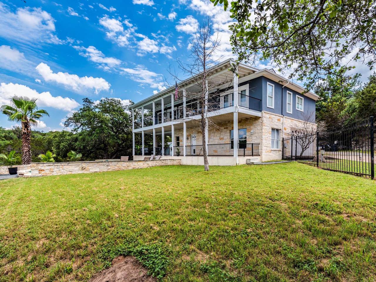 22401 Briarview Dr - Photo 1