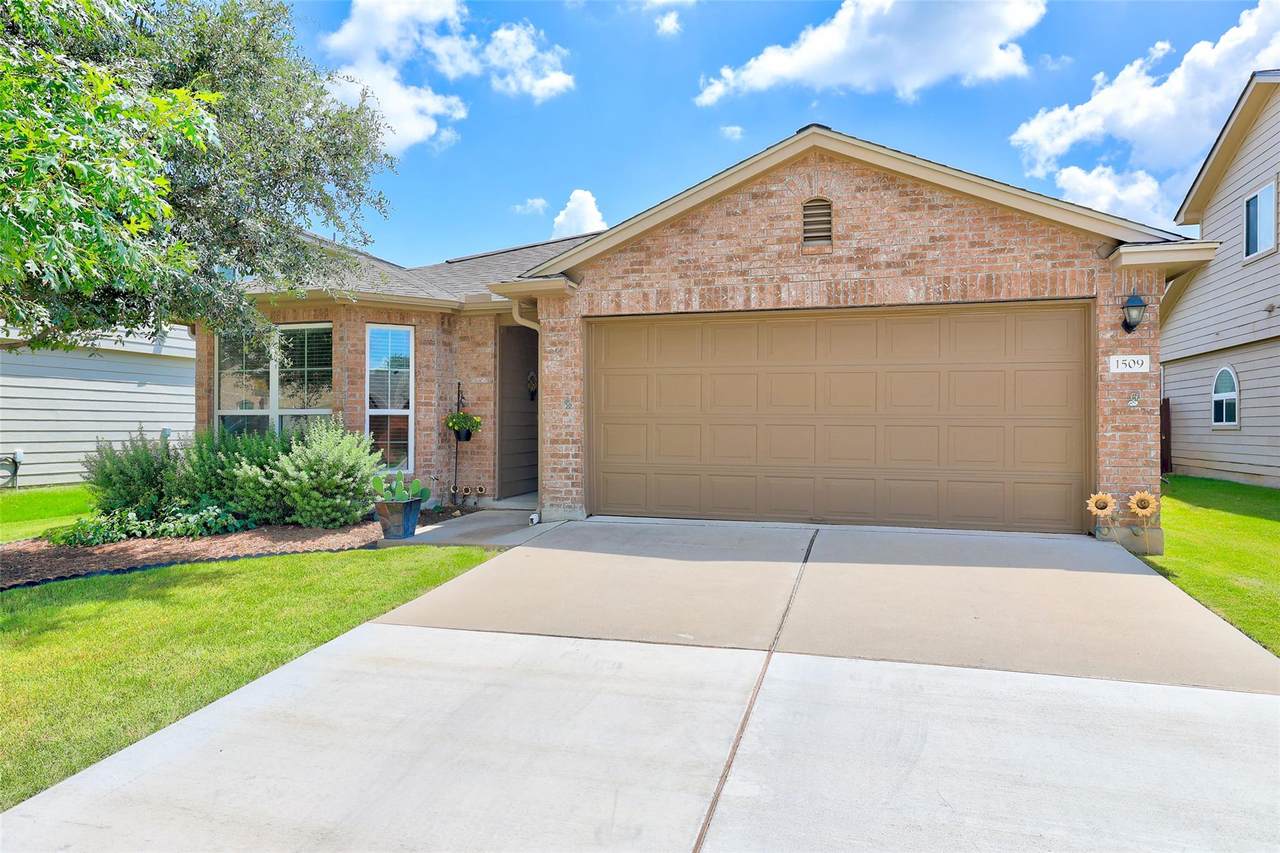 1509 Ascot St - Photo 1