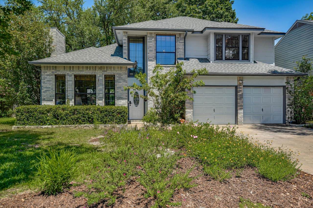 1104 Crestview St - Photo 1