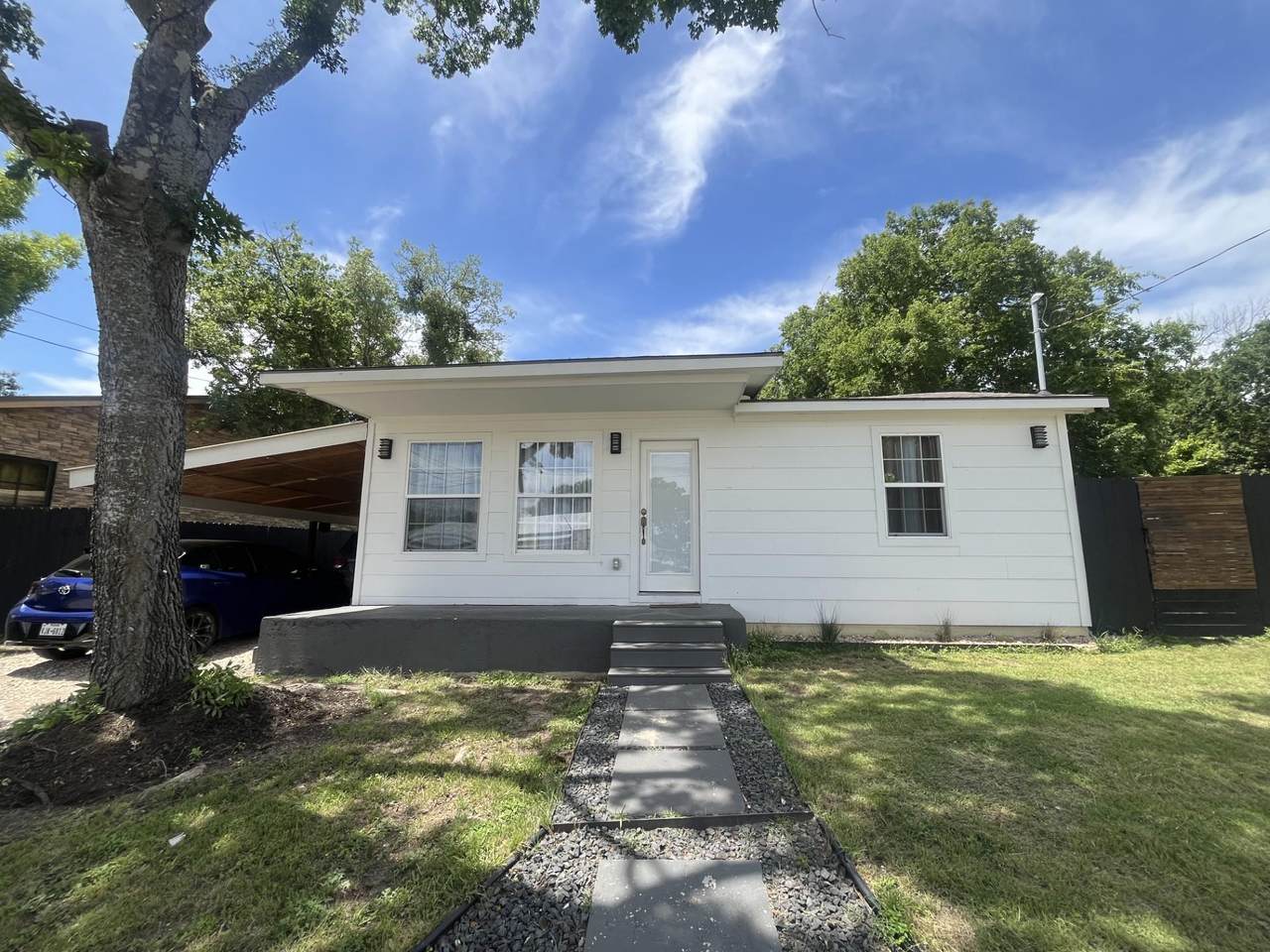 204 Carpenter Ave - Photo 1