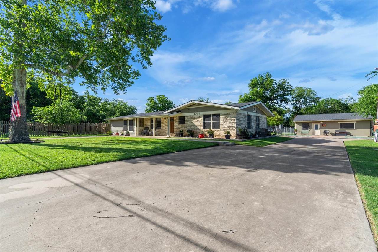 1009 Crepe Myrtle Dr - Photo 1