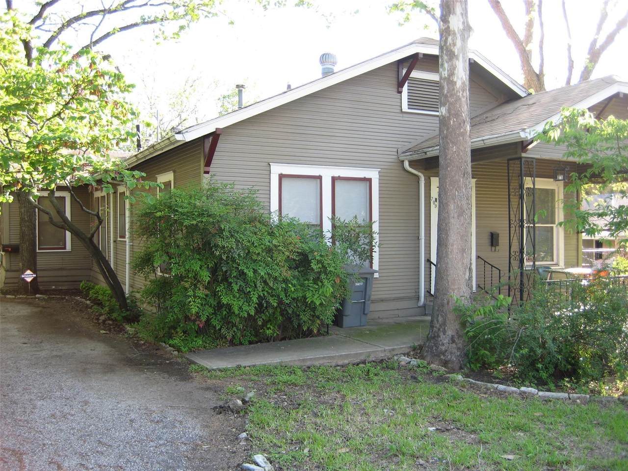 709 45th St - Photo 1