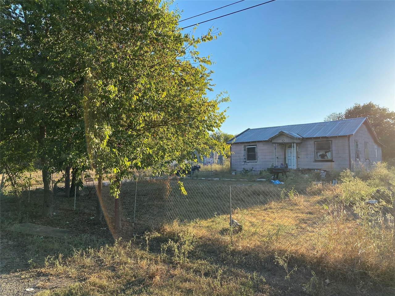 404 Whispering Oaks Loop - Photo 1