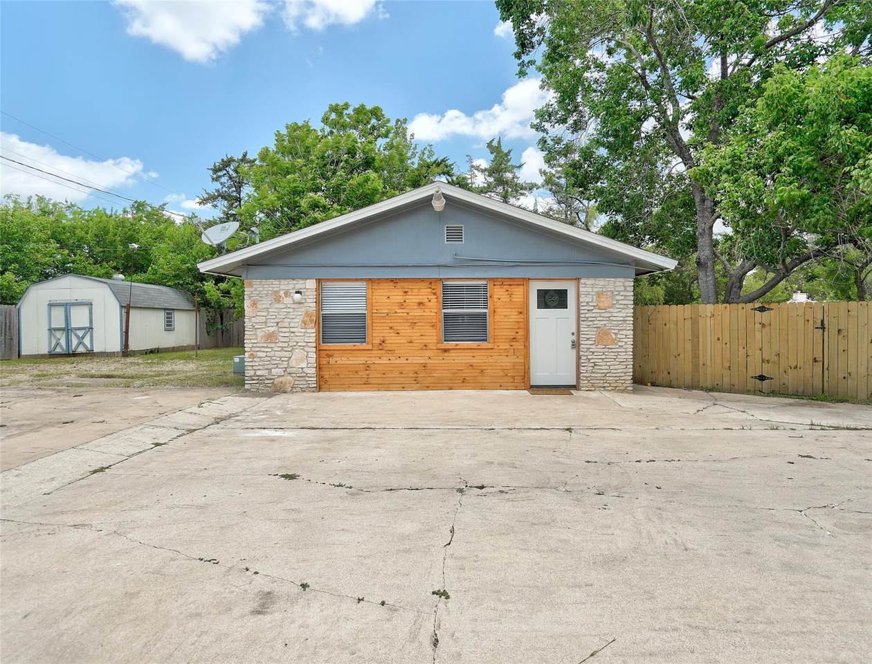 1806 Dixie Ln - Photo 1