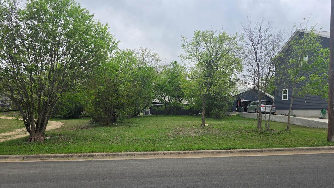 406 4th St - Photo 1
