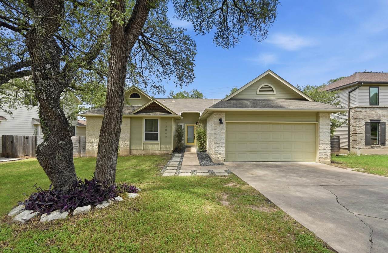 12047 Lincolnshire Dr - Photo 1