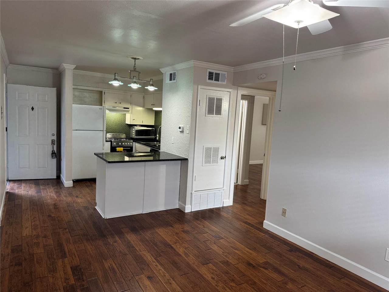 803 28th St - Photo 1