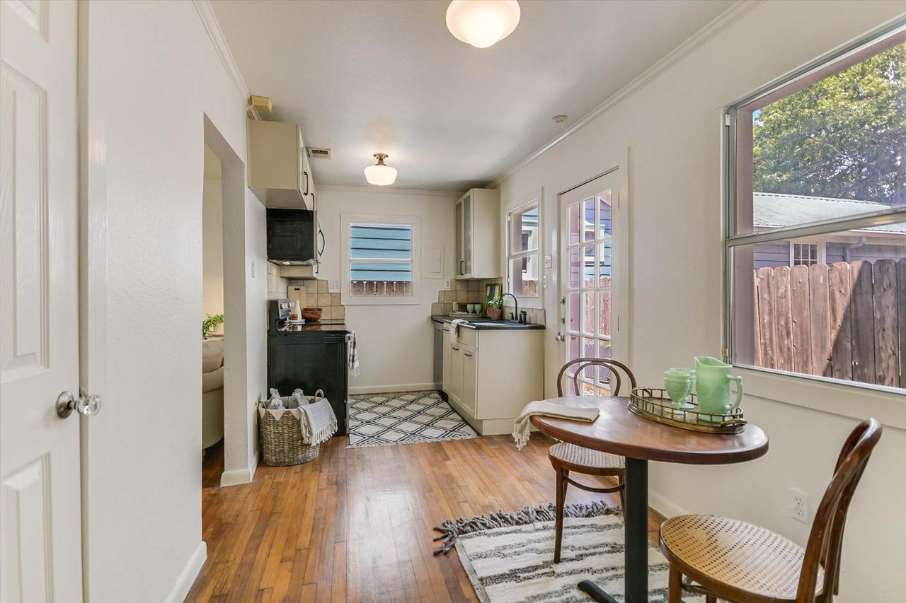 1110 22nd St - Photo 1