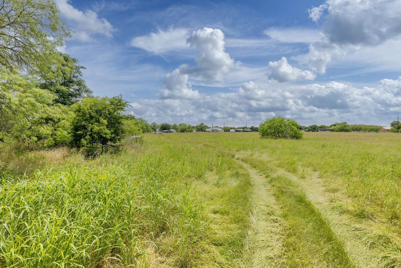 2091 Goodwin Rd - Photo 1