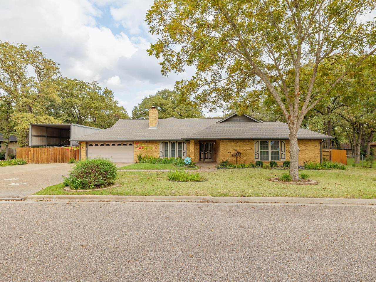 704 Enfield Rd - Photo 1